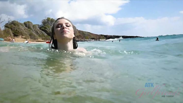 Anya LOVES Hawaii with you!